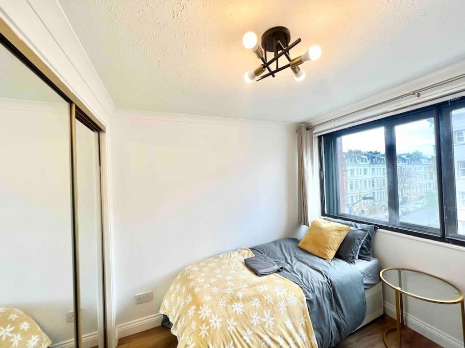 Luxstay 2br Earls Court Sleeps Up To 10 Londen
