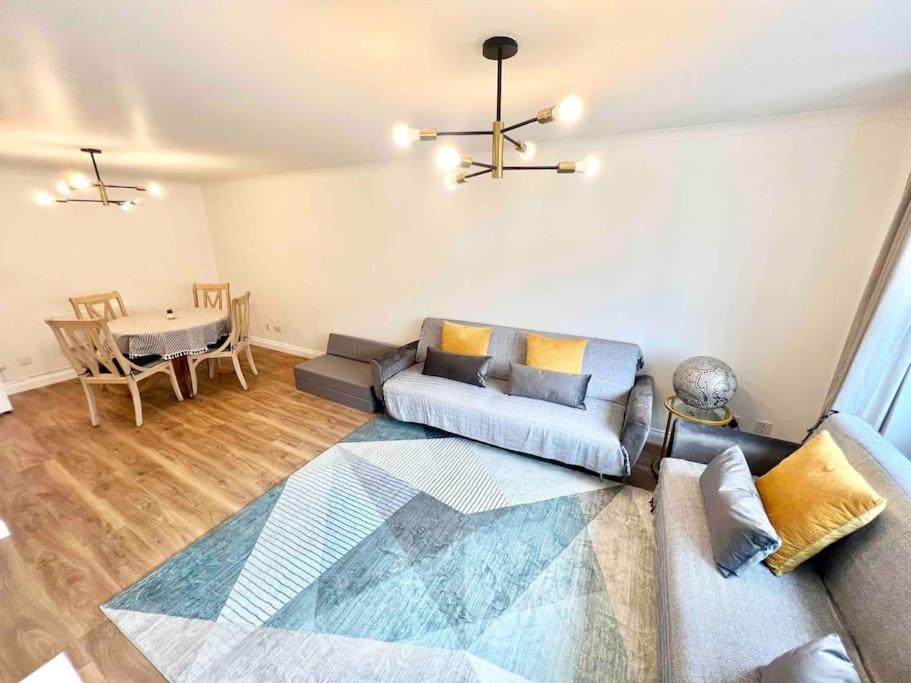 Luxstay 2br Earls Court Sleeps Up To 10 Londen